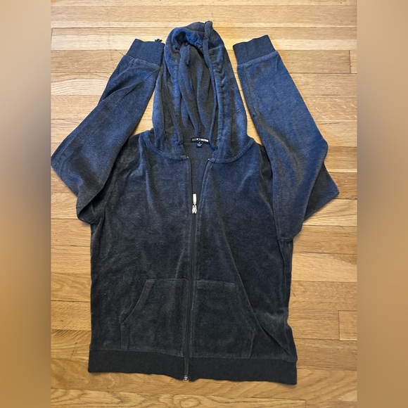 โจ Title: Fashion Nova Velour Tracksuit Set โ Luxe Comfort in Charcoal Gray ๐ค - Picture 3 of 6